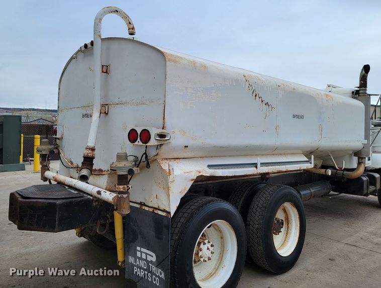 image for item ME9564 1986 GMC  water truck