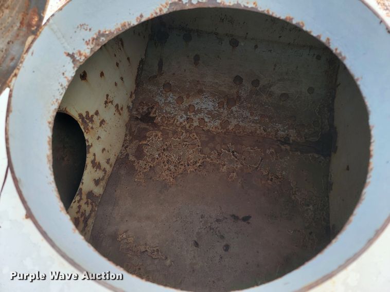 image for item ME9564 1986 GMC  water truck