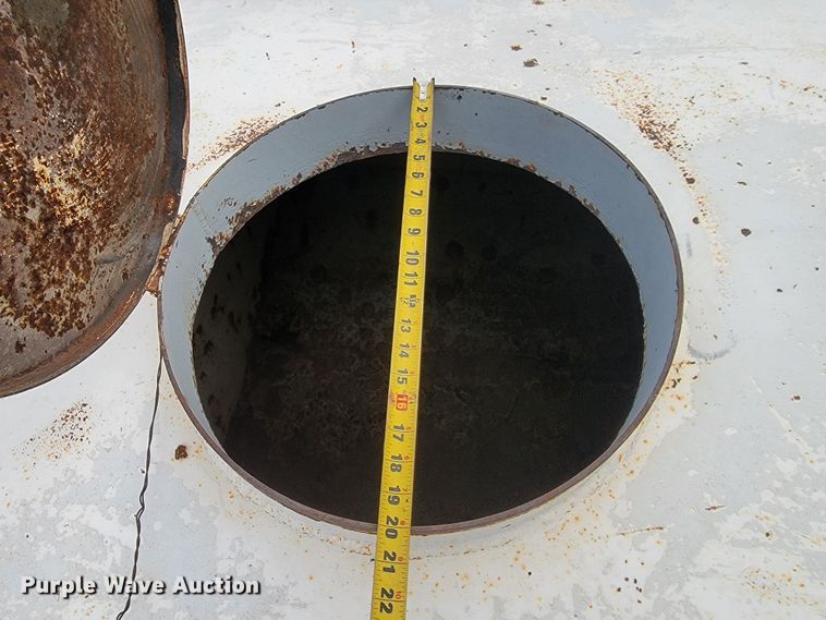 image for item ME9564 1986 GMC  water truck