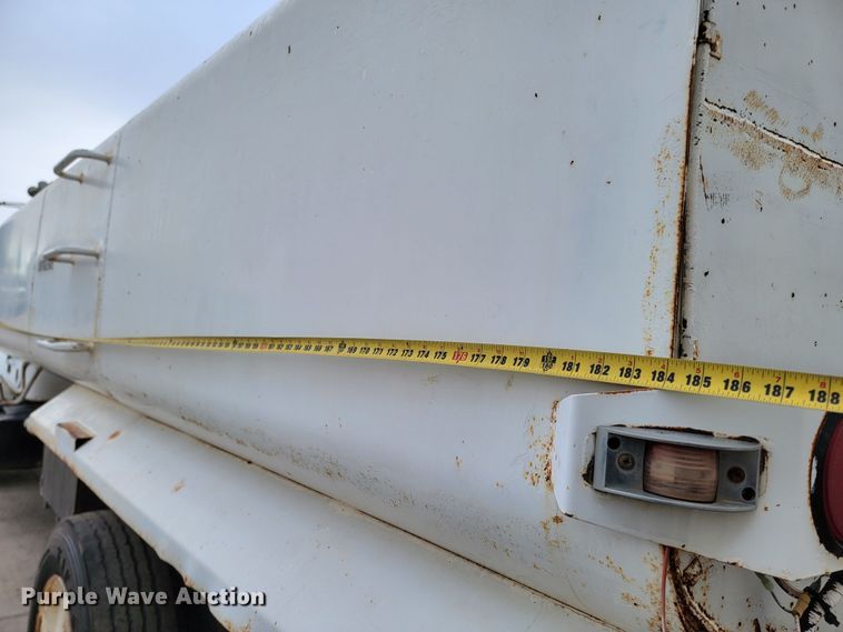 image for item ME9564 1986 GMC  water truck