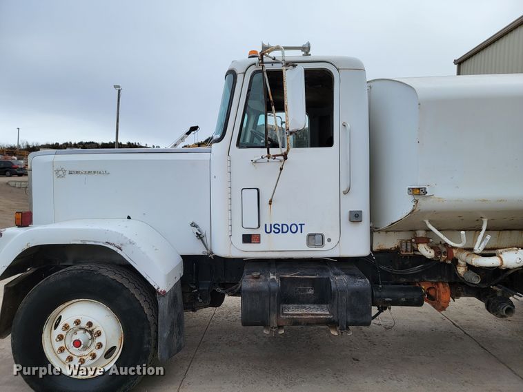 image for item ME9564 1986 GMC  water truck