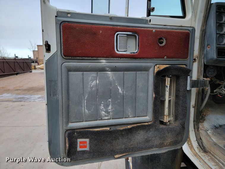 image for item ME9564 1986 GMC  water truck