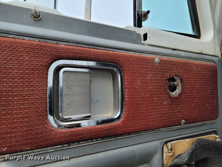 image for item ME9564 1986 GMC  water truck