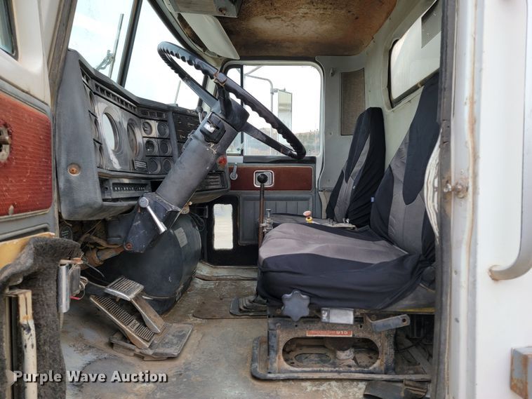 image for item ME9564 1986 GMC  water truck