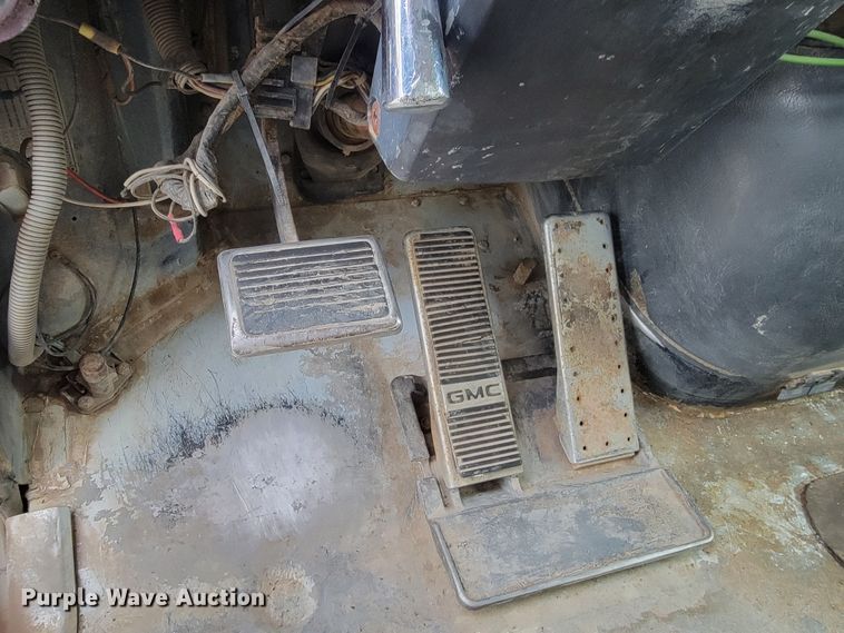 image for item ME9564 1986 GMC  water truck