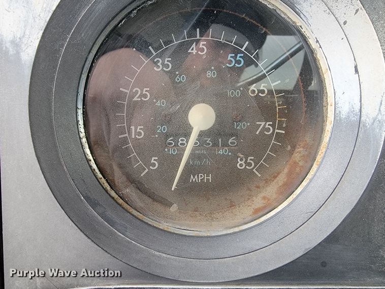 image for item ME9564 1986 GMC  water truck