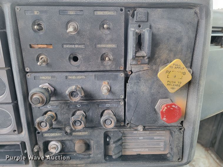 image for item ME9564 1986 GMC  water truck