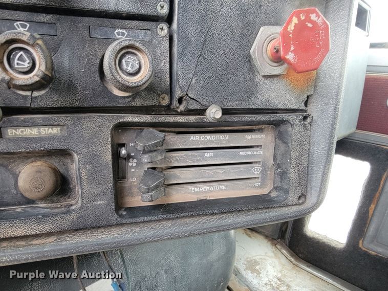 image for item ME9564 1986 GMC  water truck