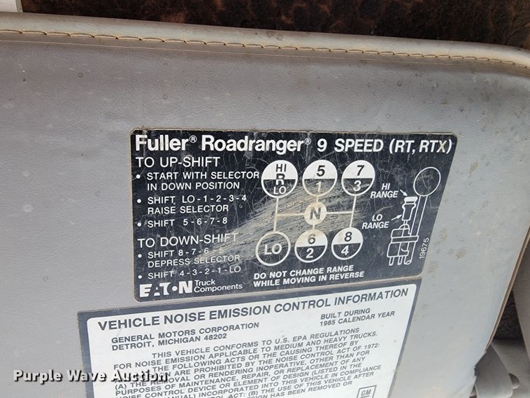 image for item ME9564 1986 GMC  water truck