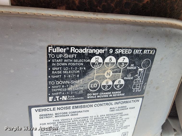 image for item ME9564 1986 GMC  water truck