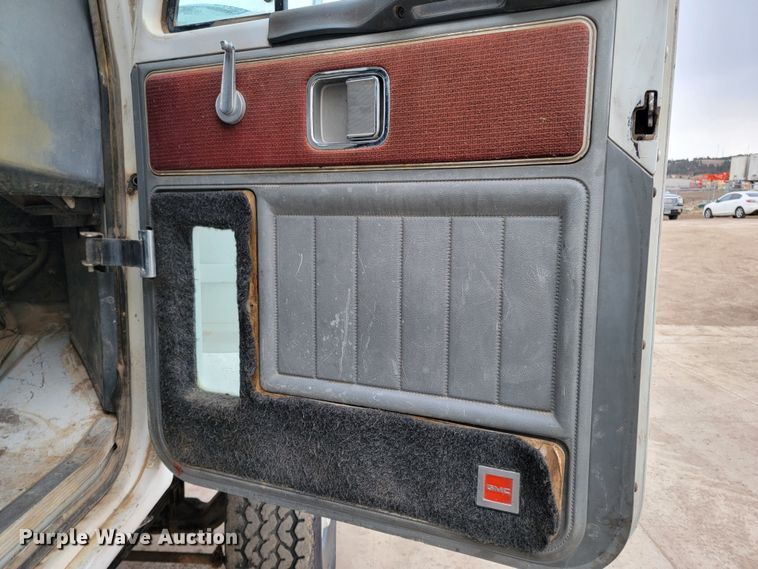 image for item ME9564 1986 GMC  water truck