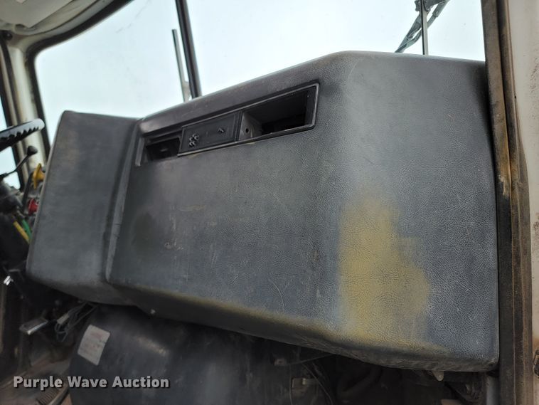 image for item ME9564 1986 GMC  water truck