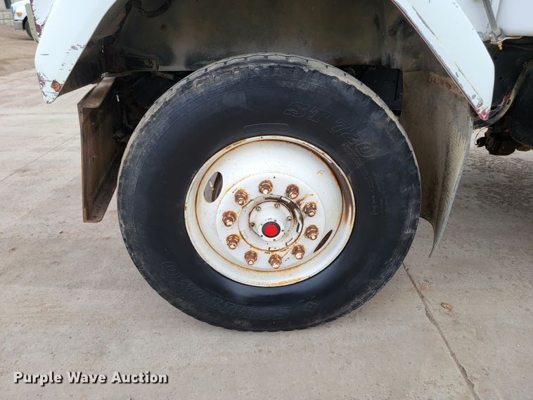 image for item ME9564 1986 GMC  water truck