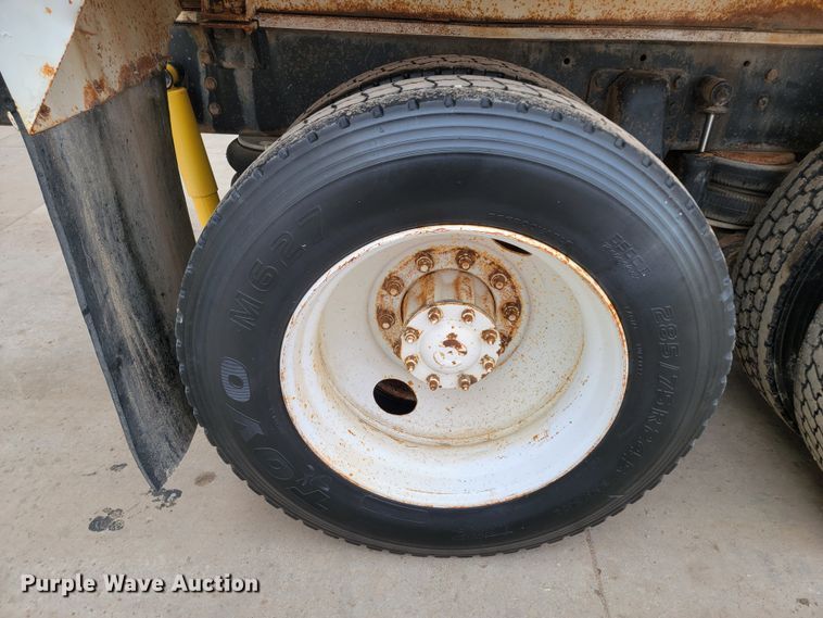 image for item ME9564 1986 GMC  water truck