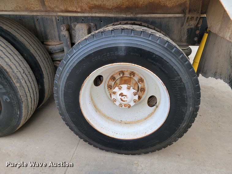 image for item ME9564 1986 GMC  water truck