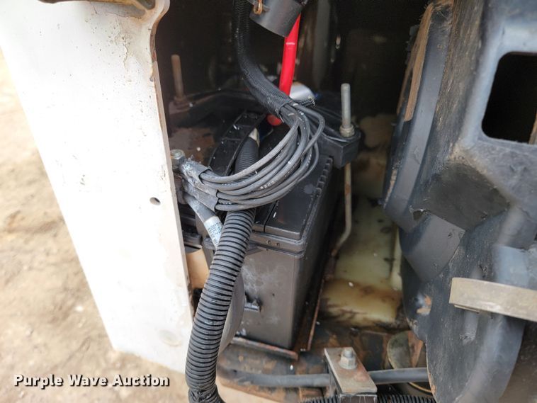 image for item ME9567 2008 Bobcat S185  skid steer loader