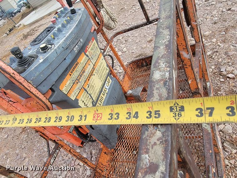 image for item ME9568 1998 JLG 600S  boom lift