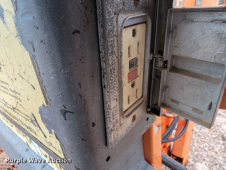 image for item ME9568 1998 JLG 600S  boom lift