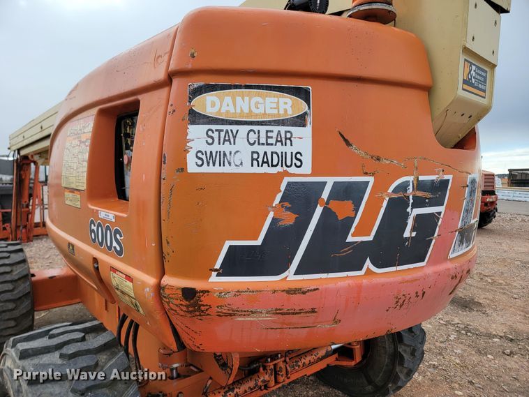 image for item ME9568 1998 JLG 600S  boom lift