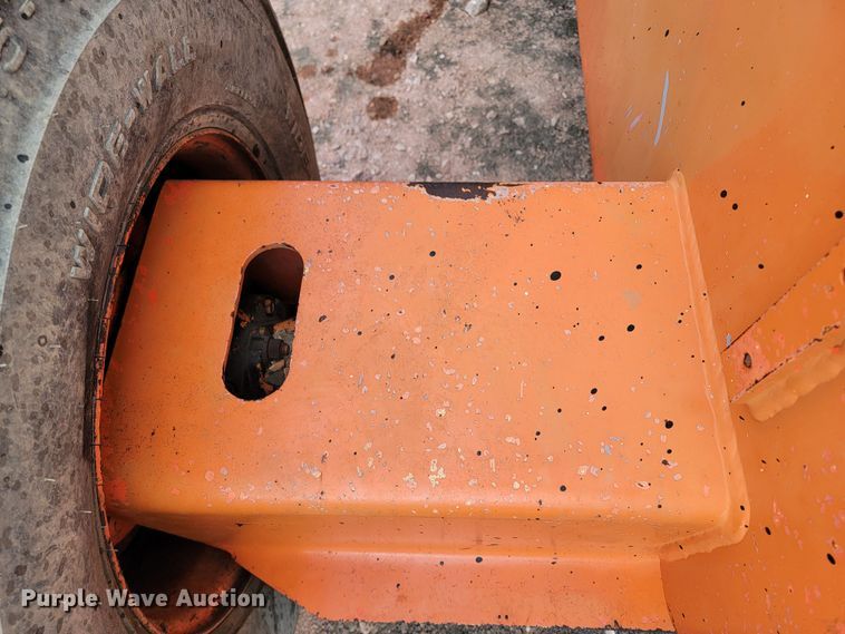 image for item ME9568 1998 JLG 600S  boom lift