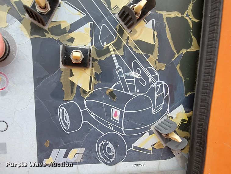 image for item ME9568 1998 JLG 600S  boom lift