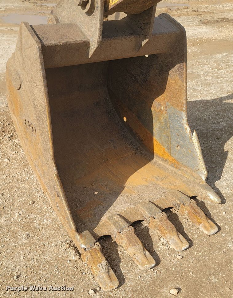 image for item MH9537 2006 Komatsu PC200LC-8  excavator