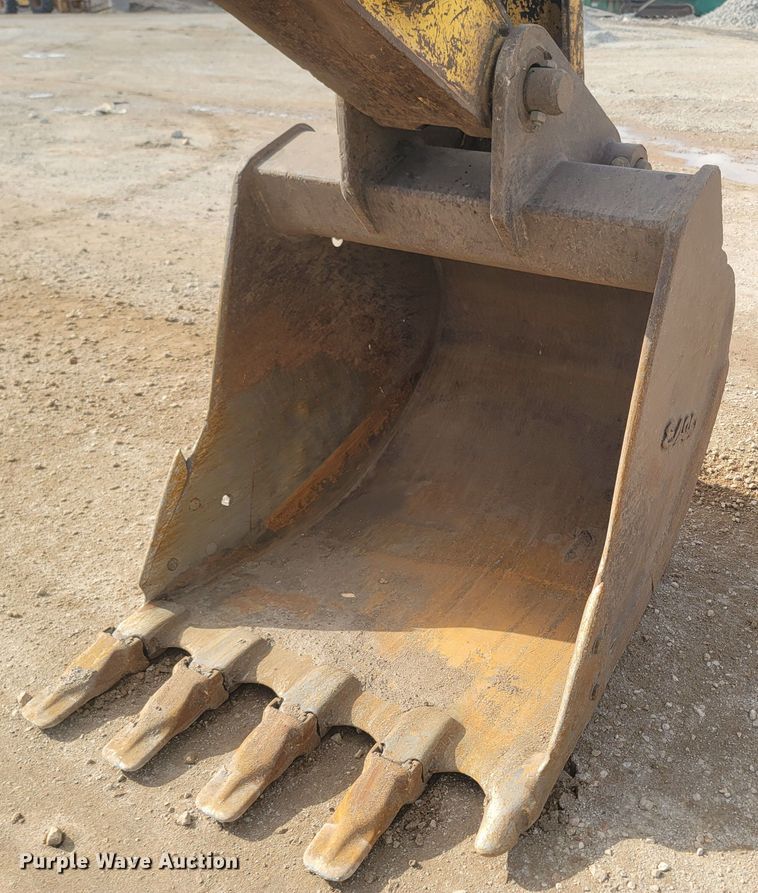 image for item MH9537 2006 Komatsu PC200LC-8  excavator