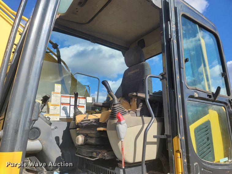 image for item MH9537 2006 Komatsu PC200LC-8  excavator