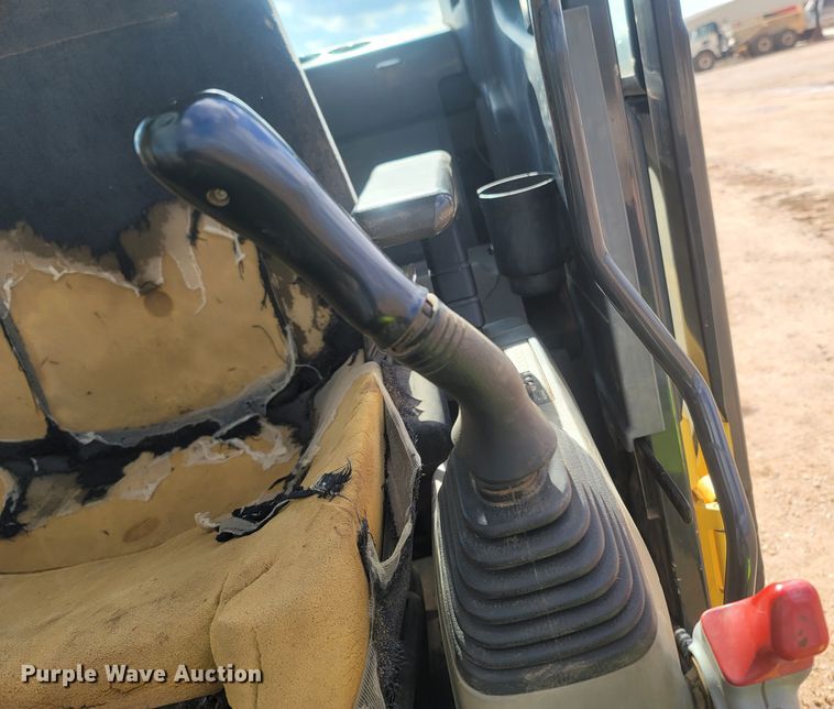 image for item MH9537 2006 Komatsu PC200LC-8  excavator