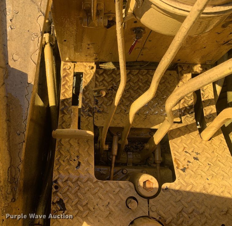 image for item MH9815 Caterpillar  track loader