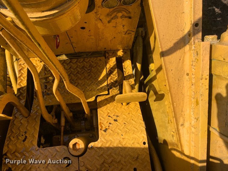 image for item MH9815 Caterpillar  track loader