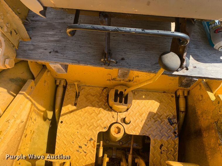 image for item MH9815 Caterpillar  track loader