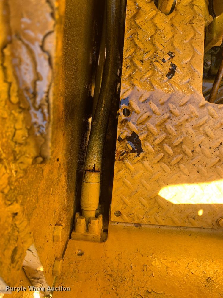 image for item MH9815 Caterpillar  track loader