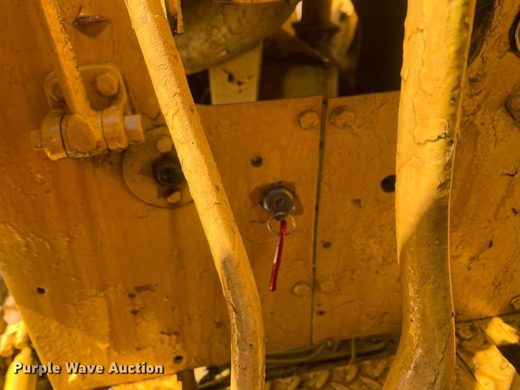 image for item MH9815 Caterpillar  track loader