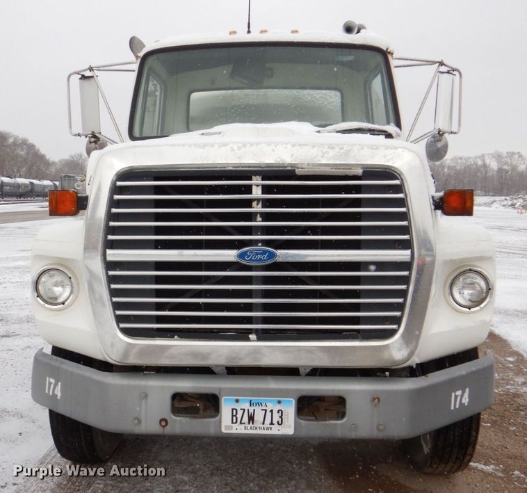 image for item MJ9853 1989 Ford L9000  water truck