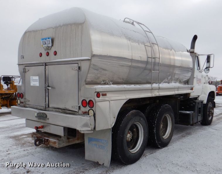 image for item MJ9853 1989 Ford L9000  water truck