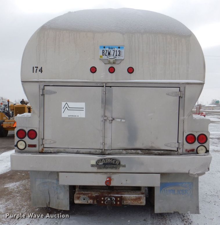 image for item MJ9853 1989 Ford L9000  water truck