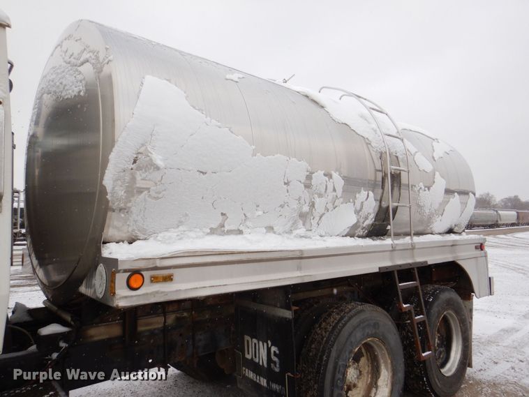 image for item MJ9853 1989 Ford L9000  water truck