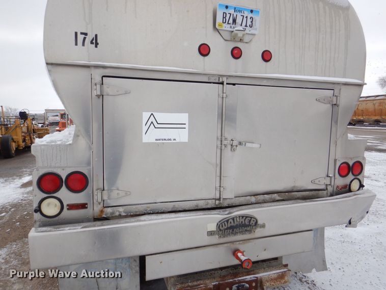 image for item MJ9853 1989 Ford L9000  water truck