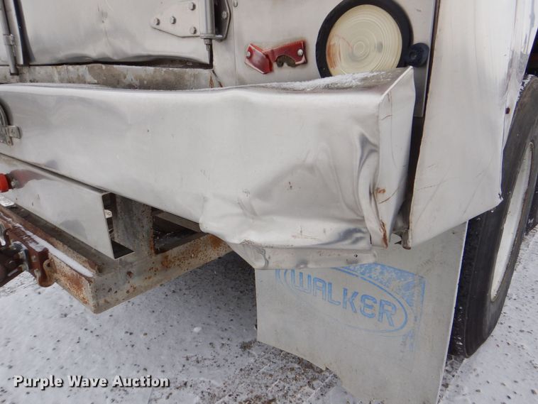 image for item MJ9853 1989 Ford L9000  water truck