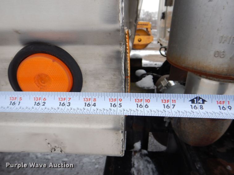 image for item MJ9853 1989 Ford L9000  water truck