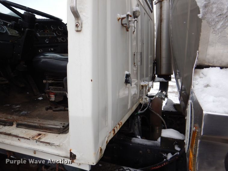 image for item MJ9853 1989 Ford L9000  water truck