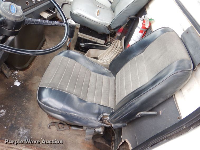 image for item MJ9853 1989 Ford L9000  water truck