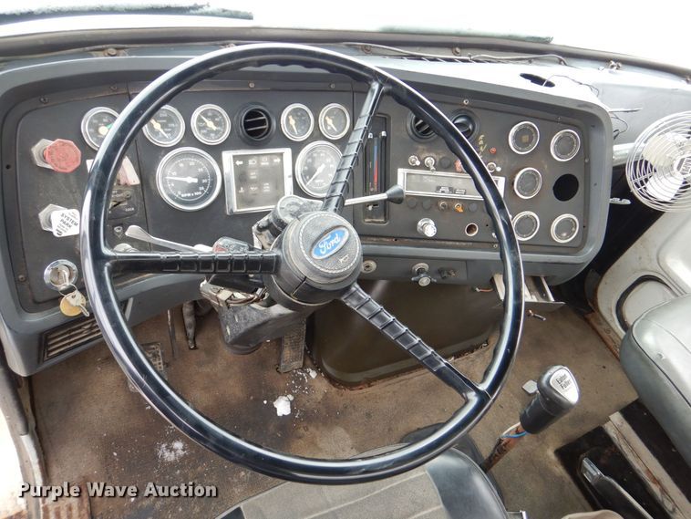 image for item MJ9853 1989 Ford L9000  water truck