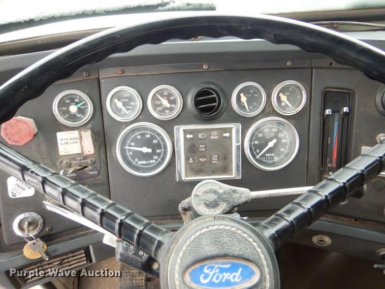 image for item MJ9853 1989 Ford L9000  water truck
