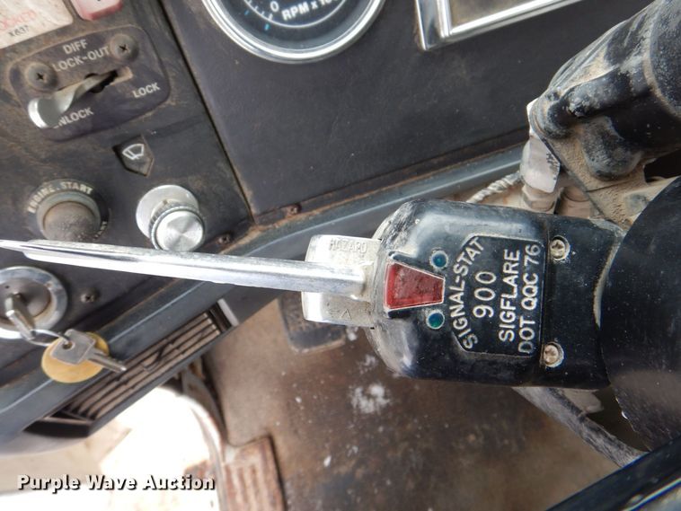 image for item MJ9853 1989 Ford L9000  water truck