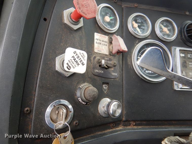 image for item MJ9853 1989 Ford L9000  water truck