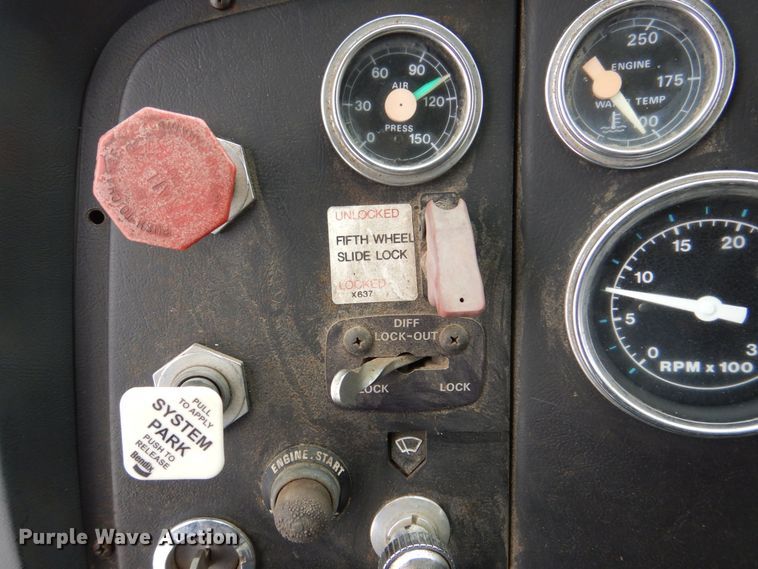 image for item MJ9853 1989 Ford L9000  water truck