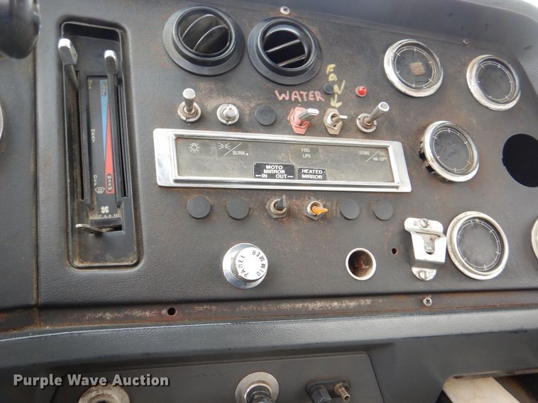 image for item MJ9853 1989 Ford L9000  water truck