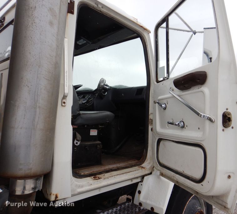 image for item MJ9853 1989 Ford L9000  water truck